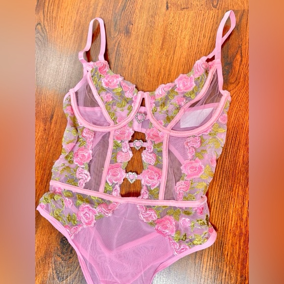 🎀🌷 Ethereal Pink Floral Embroidery Sheer Lace Sexy Lingerie Bra Bodysuit 🌷🎀 NWT - Picture 2 of 8